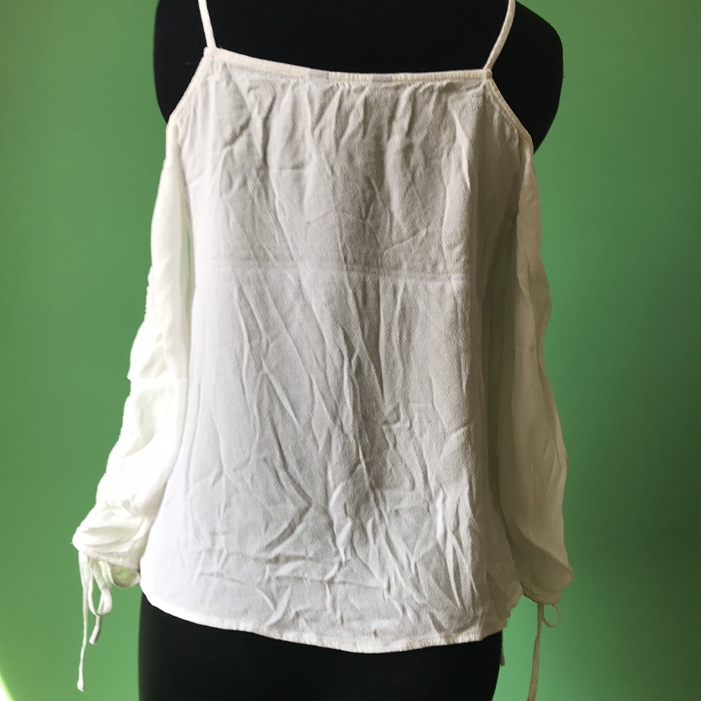 🤍🤍Express Cold Shoulder Top🤍🤍 - Picture 2 of 10